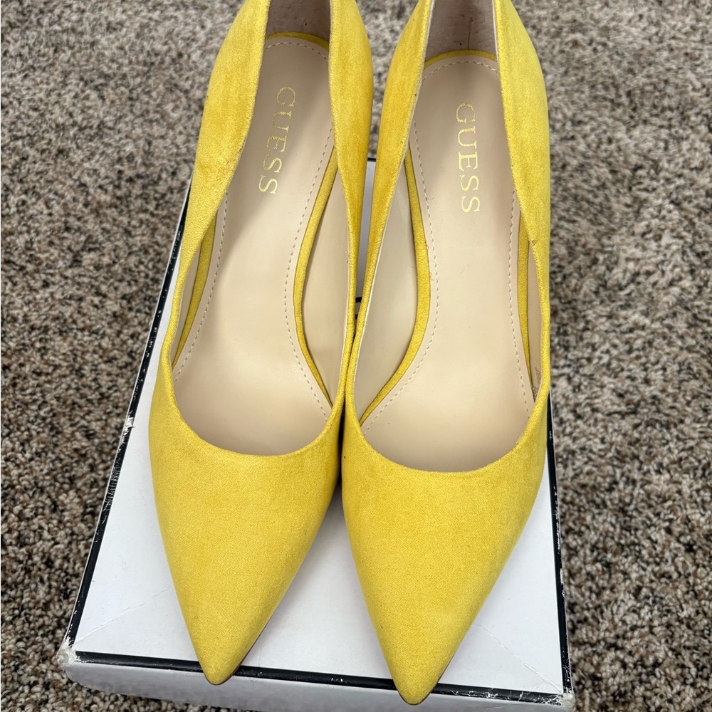 GUESS Women's Yellow Fabric Pumps